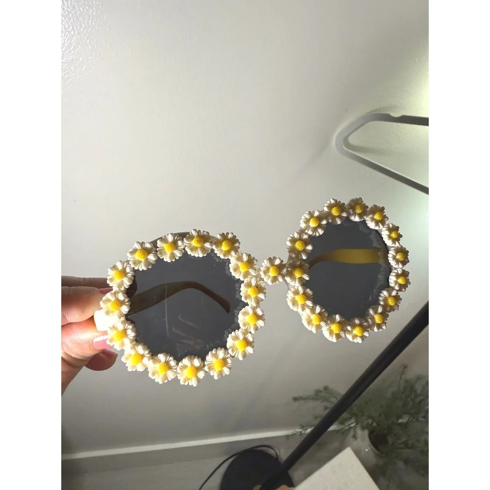 Retro Daisy adult statement gray lens sunglasses costume fun playful 70s euc